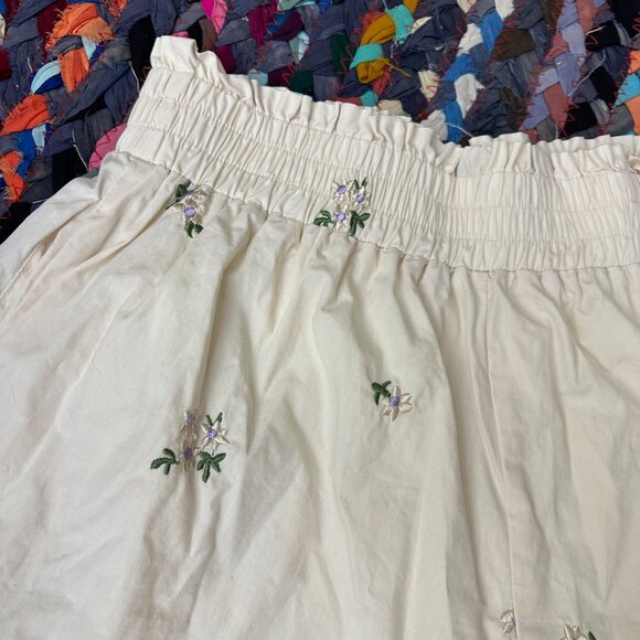 In February Pastel Yellow Floral Embroidered High Waist Shorts Womens Size Small - Picture 9 of 15